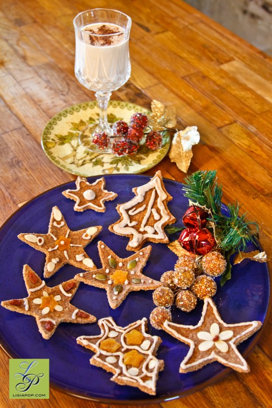 Raw eggnog and gingerbread cookies