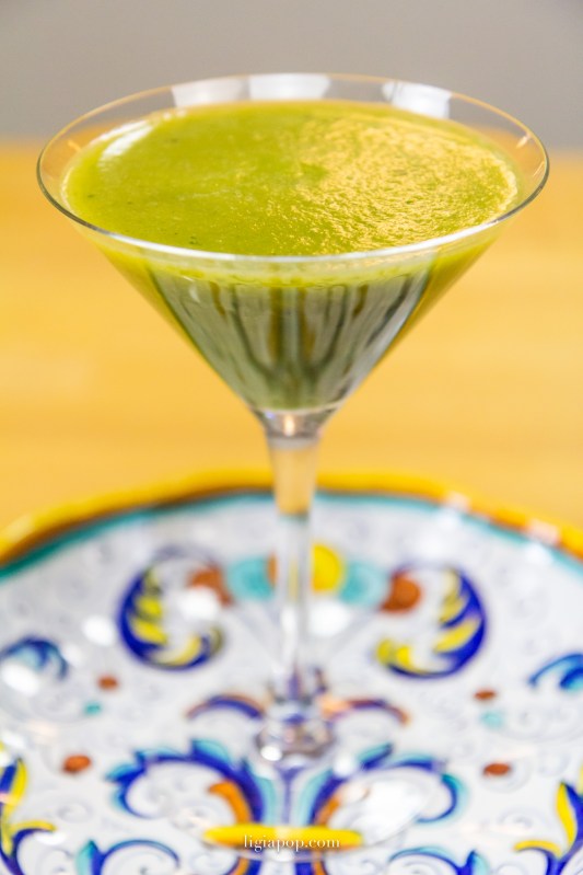 Suc verde din kale si vlastari de floarea soarelui